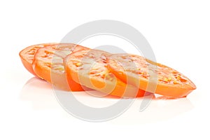 Fresco crudo tomate variedad en blanco 