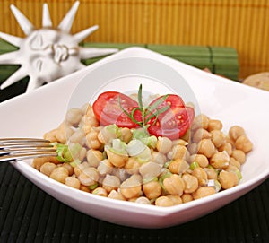 A fresh salad of chick peas