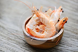 Fresh shrimp on wooden bowl - cooking seafood shrimps prawns