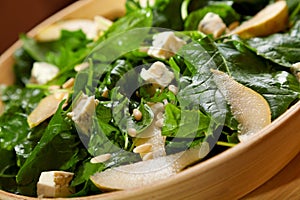 Fresh spinach salad with blue cheese, pears and honey