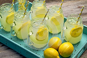 Fresco impreso limonada en masón tazas 