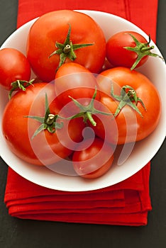 Fresh tomatoes in bowl