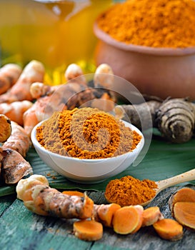 Fresh turmeric roots