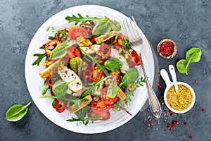 Fresh vegetable salad plate of tomatoes, spinach, pepper, arugula, chard leaves and grilled chicken breast. Fried chicken meat, fi