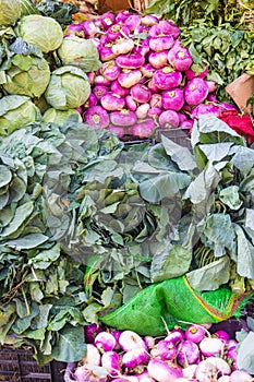 Fresco verduras sobre el El mercado en municipio de cachemira 