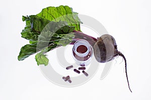 Fresh whole beets and beetroot powder