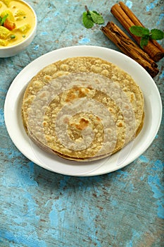 Fresh Whole wheat chapathi served with curry