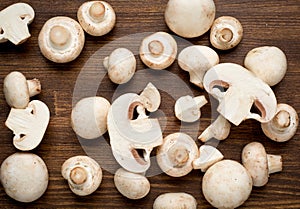 Fresh whole white button mushrooms, or agaricus