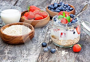 Fresh yogurt with oat flakes and berries
