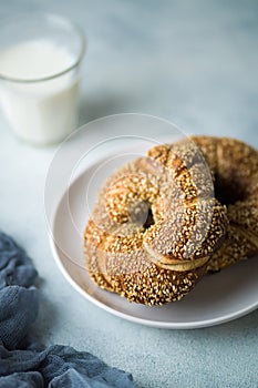 Freshly baked bagel bread on white plate. Selective focus