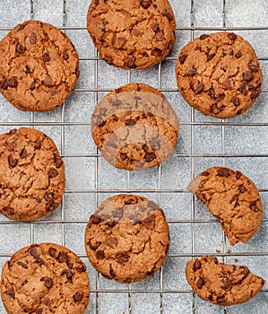 Freshly baked homemade crunchy cookies with chocolate chipsor gourmets.