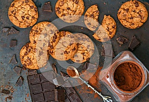 Freshly baked homemade crunchy cookies with chocolate chipsor gourmets.