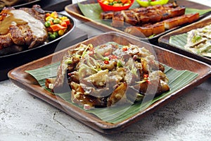 Freshly cooked Filipino food called Pork Dinakdakan