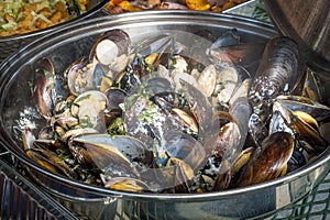 Freshly cooked muscles and clams