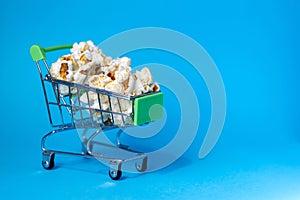 Freshly made popcorn in a shopping cart