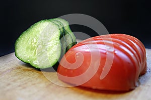 Freshly sliced â€‹â€‹cucumber and tomato