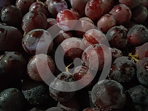 The freshness of red grapes is appetizing