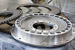 Friction clutches for heavy-duty gearboxes with integral clutch