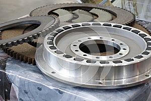 Friction clutches for heavy-duty gearboxes with integral clutch