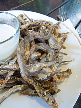 Fried anchovy with garlic sauce