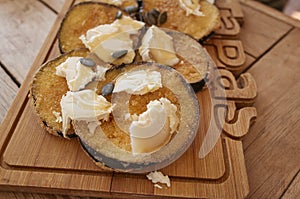 Fried aubergines with goat cheese