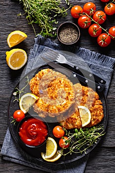 fried chicken cutlets under crusting of panko