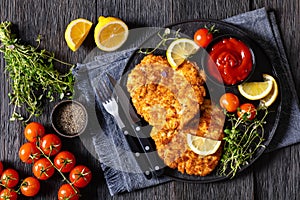 fried chicken cutlets under crusting of panko