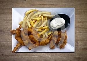 Fried chicken fins with chips