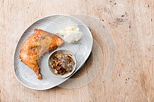 Fried chicken and sticky rice.