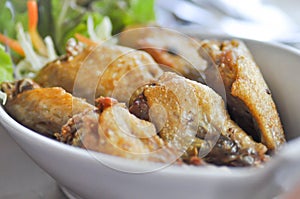 Fried chicken wing with vegetable salad