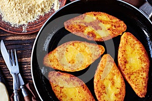 Fried chvishtari on a skillet, close-up