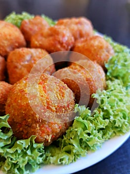 Fried Crab meat ball with lettuce