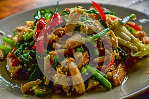Fried crab meat with spring onion