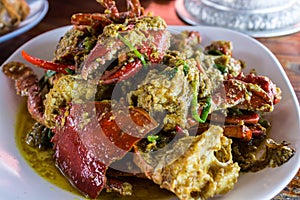 Fried crab in yellow curry