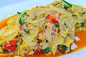 Fried crab in yellow curry (Stir-fried crab curry)