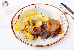 Fried duck confit with roasted potatoes