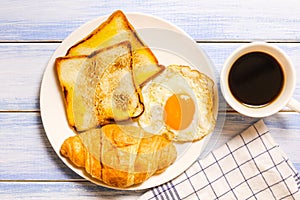 Breakfast fried egg and bread placed on the table