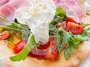 Fried egg, rocket and tomato with gourmet ham