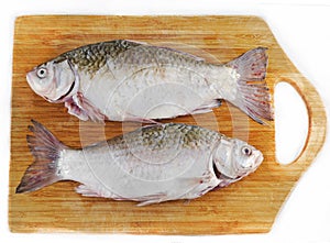 Fried fish with cucumbers, tomatoes and herbs