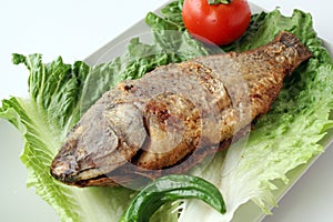 Fried fish with lettuce