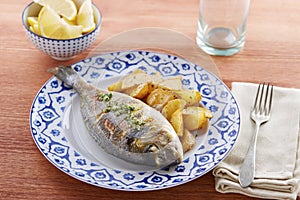 Fried gilt head bream with potatoes
