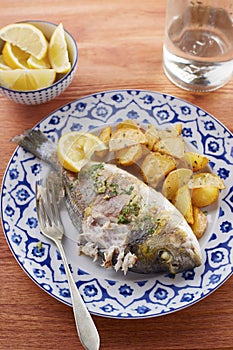 Fried gilt head bream with potatoes