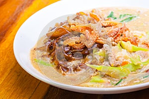 Fried noodle with crispy pork and broccoli