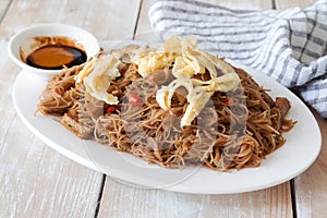 Fried noodle with egg omelette on top