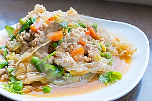 Fried noodle in minced pork