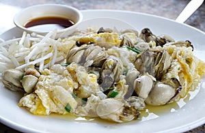 Fried oyster with bean sprout