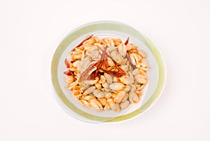 Fried peanut kernels