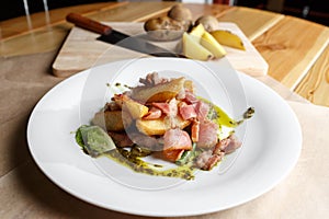 Fried potato with bacon and green beans on plate over wooden background. selective focus