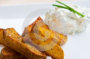 Fried potatoes with creamy dip