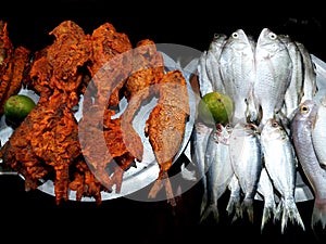 Fried and raw fishes in the fish market